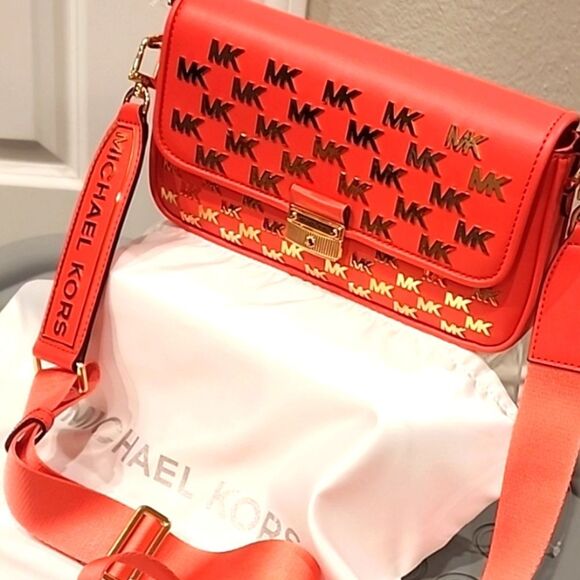 Michael Kors Bradshaw Monogram Print Convertible Shoulder Bag- Dahlia - Picture 13 of 15